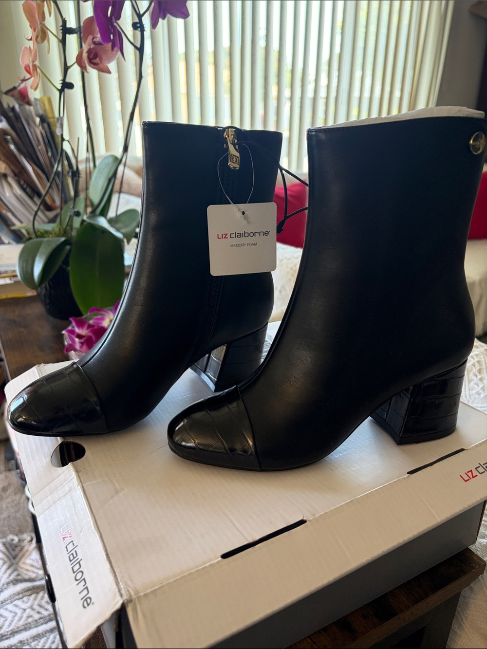 Liz Claiborne Black Leather Ankle Boots with Croc-Effect Toe sz 5